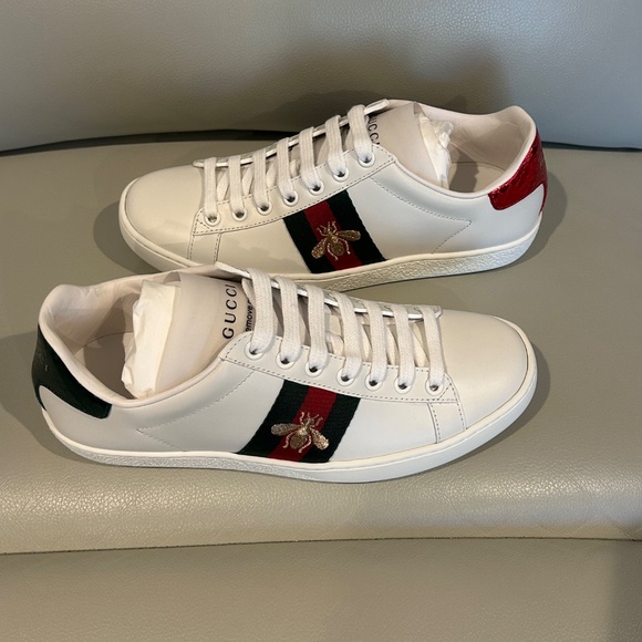 Women's Gucci Sneakers - Picture 4 of 6